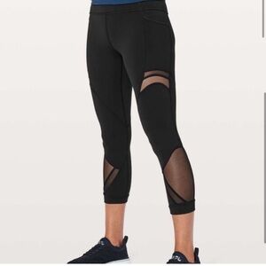 Lululemon Forget The Sweat Crop Black Mesh Size 6 EUC